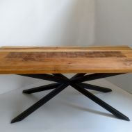 6. stół drewniany z metalowymi nogami